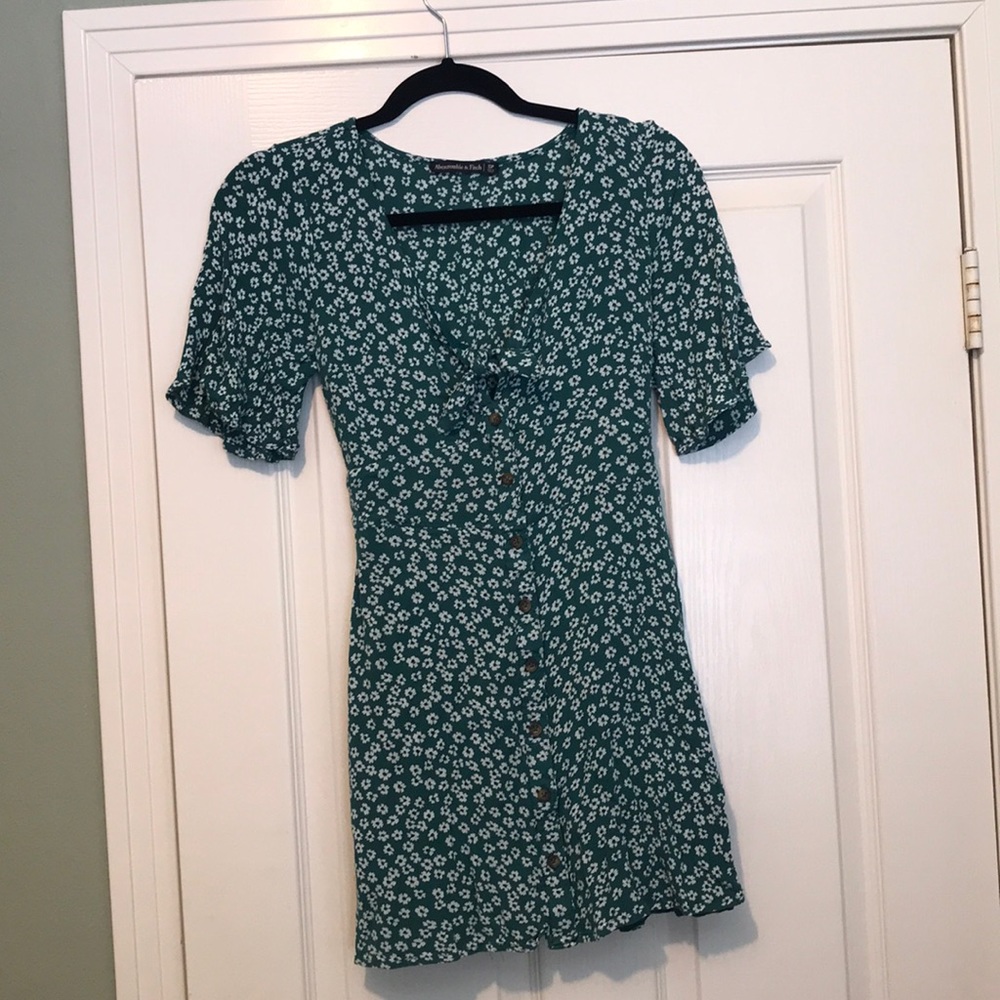 Green summer dress with tie front
